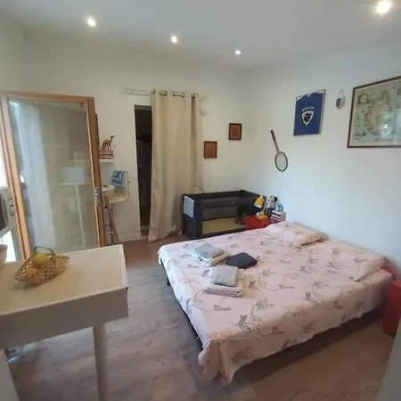 Casa Davia. Studio Independant Meuble. *