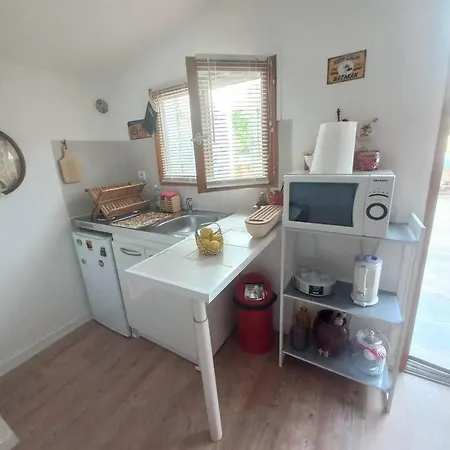 Apartament Casa Davia. Studio Independant Meuble. *